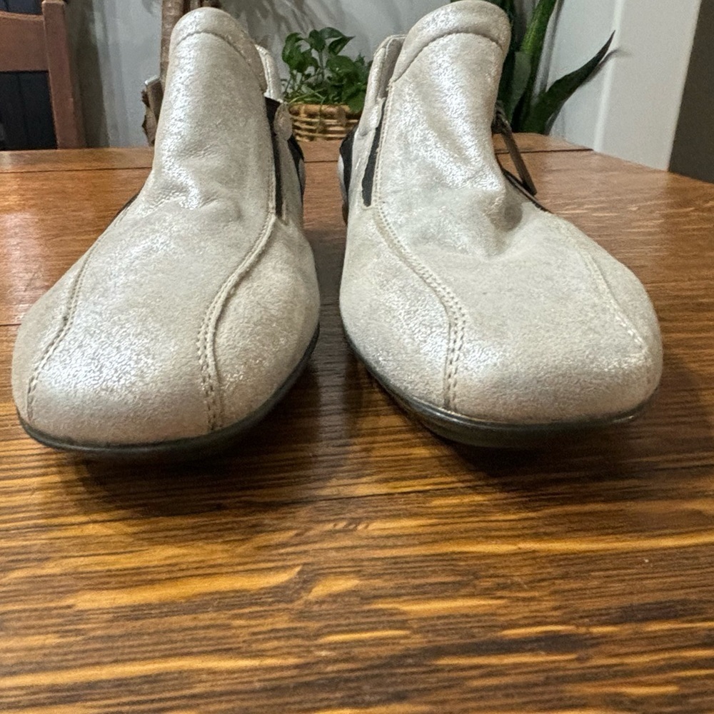Donald Pliner Women’s 7N Silver & Black Metallic Leather Slip-On Sneakers – EUC - Picture 7 of 10